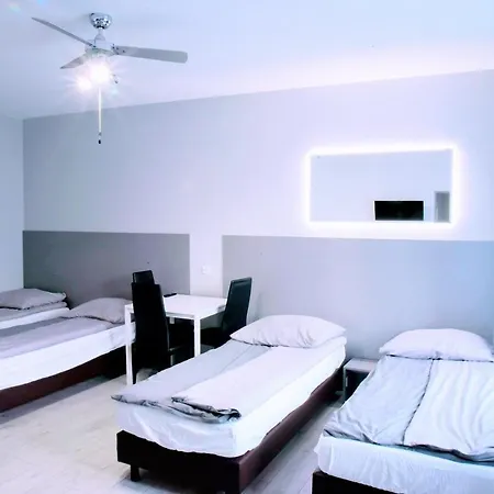 Apartmanhotel Komfort Willa+ Bis *
